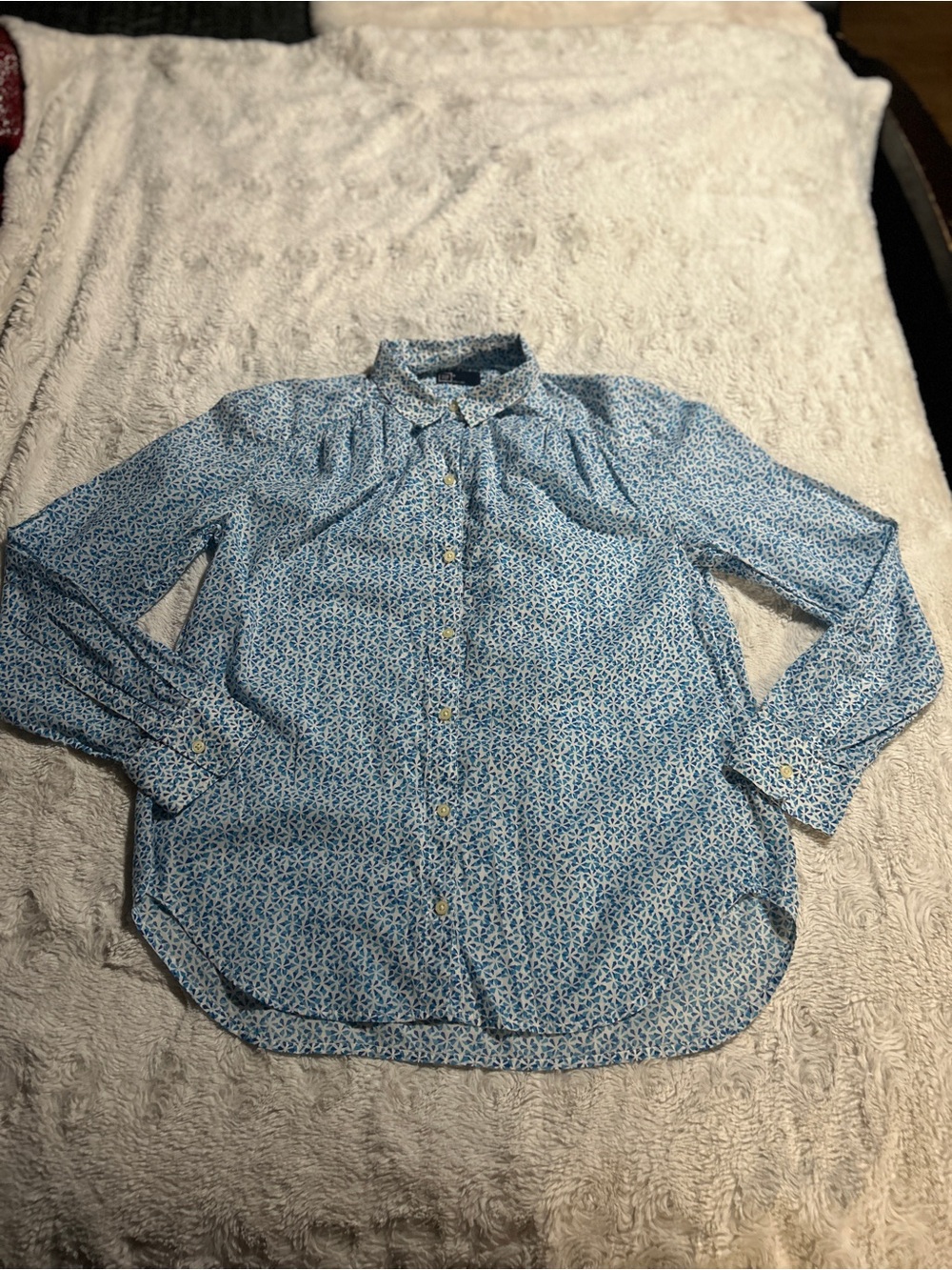 GAP Women's Button-Down Shirt in Blue and White Floral Print